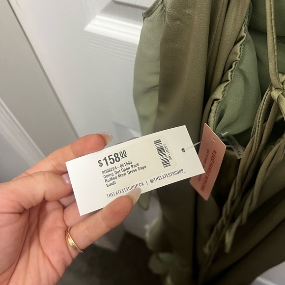 Brand new, never worn, beautiful satin green dress. - Picture 4 of 5